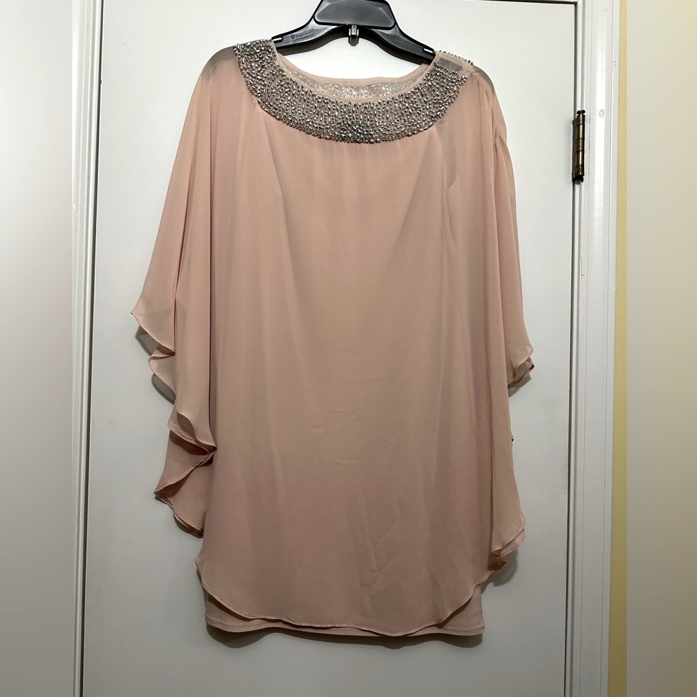 Semi formal dress plush colored with beaded collar. Size 4 p